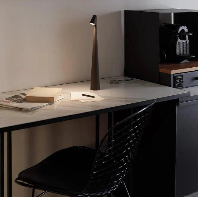 Minimalistische LED Tafellamp – Draadloze en Energiezuinige Verlichting