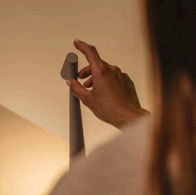 Minimalistische LED Tafellamp – Draadloze en Energiezuinige Verlichting