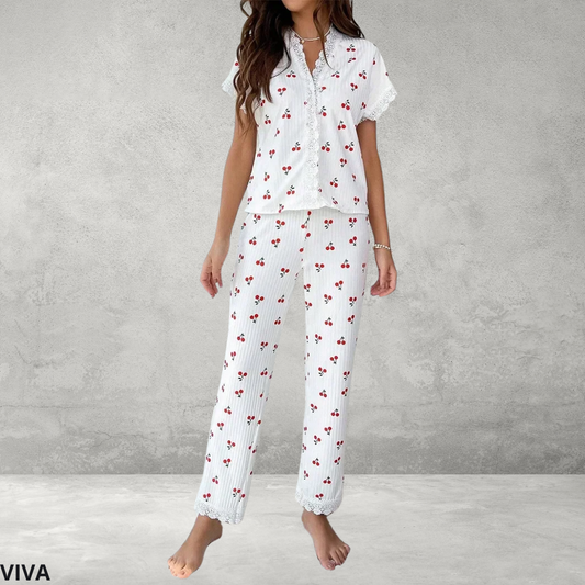 Kersen Pyjama Set | Dames 2-delige Kanten Pyjama met Kersenprint